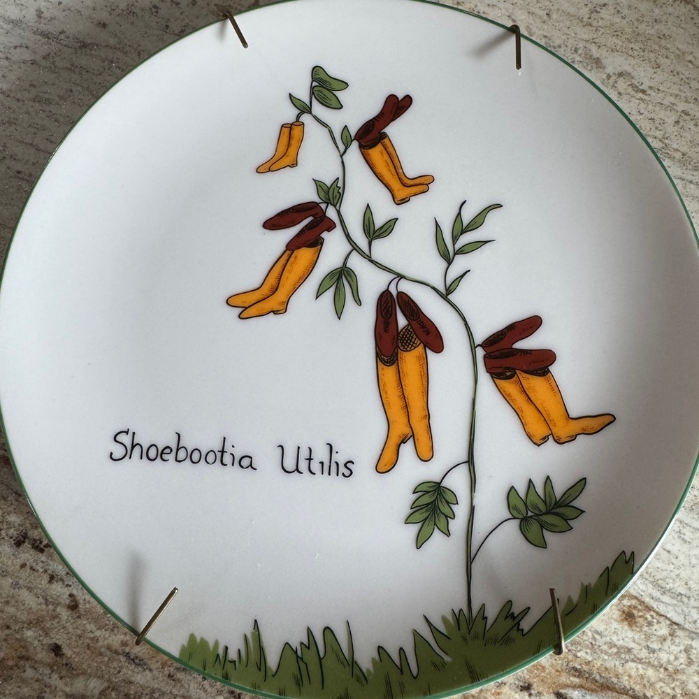 Vintage Decorative Plates Set - Picture 2 of 8